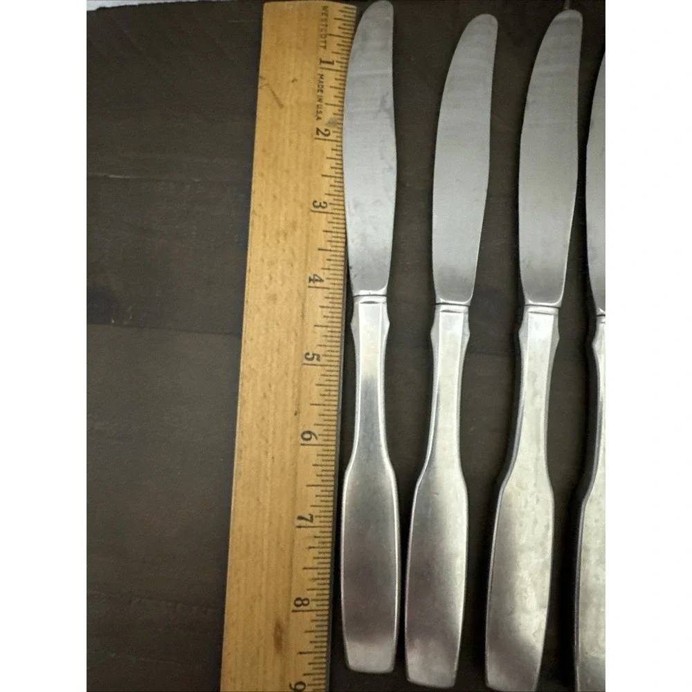 Oneida Ltd Silversmiths BENNINGTON Silver Plate DINNER KNIVES, 8 7/8